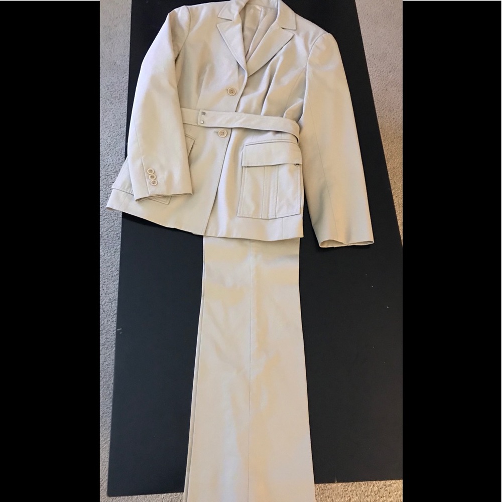 Pant suit